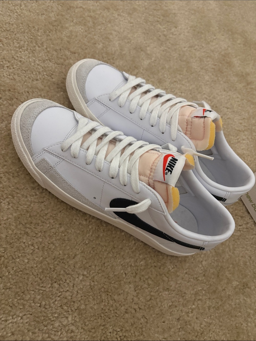 Nike Men’s White Sneakers with Black Swoosh and Peach Tongue